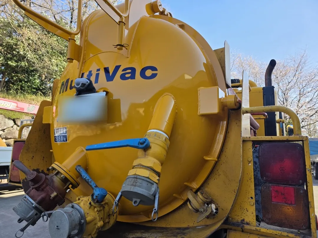 吸引車リヤハッチ交換